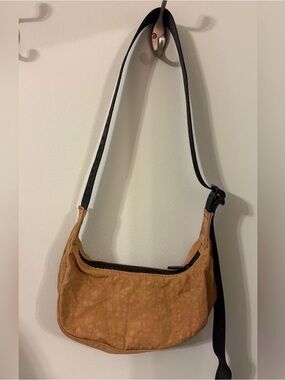 BAGGU MINI Crescent Bag in Camel with Black Strap
